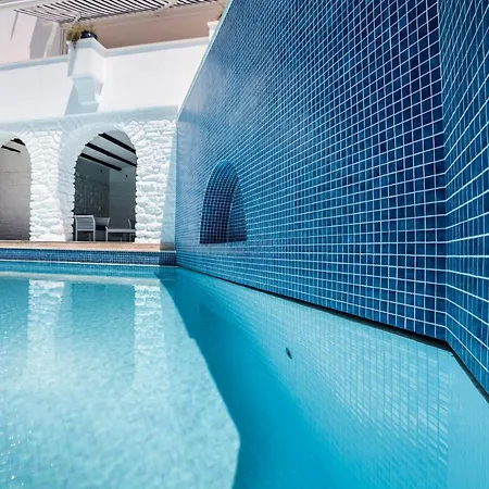 Hotel Flag +12